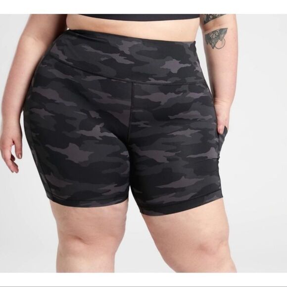 Athleta Pants - Athleta Ultimate Stash Camo Pocket High Rise Waisted 7” Biker Shorts 1X